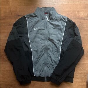 Nike Men’s Grey and Black Full-Zip Windbreaker Jacket